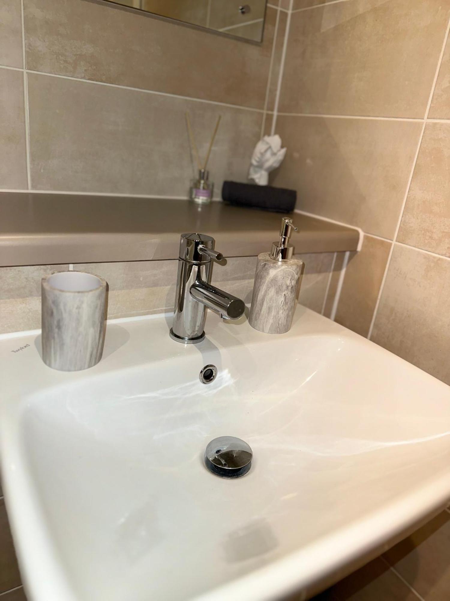 Luxury 2-Bed High-Rise In Manchester With Parking エクステリア 写真