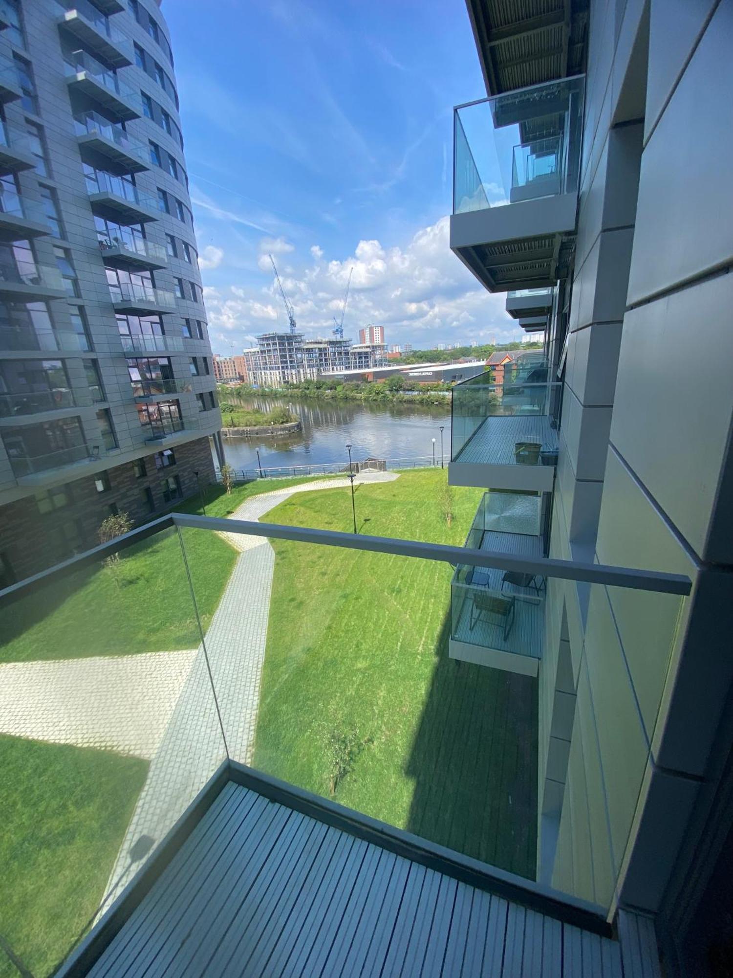 Luxury 2-Bed High-Rise In Manchester With Parking エクステリア 写真