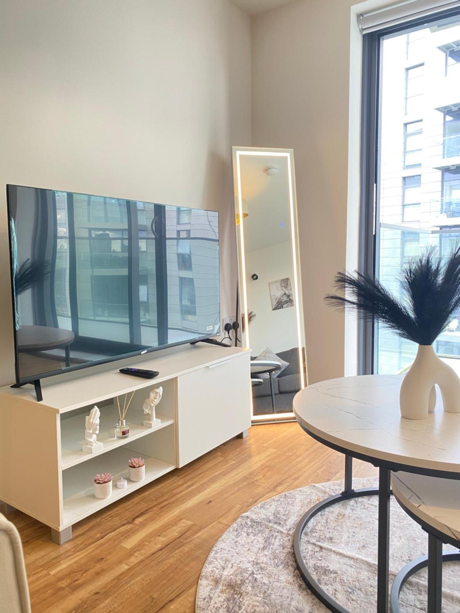 Luxury 2-Bed High-Rise In Manchester With Parking エクステリア 写真